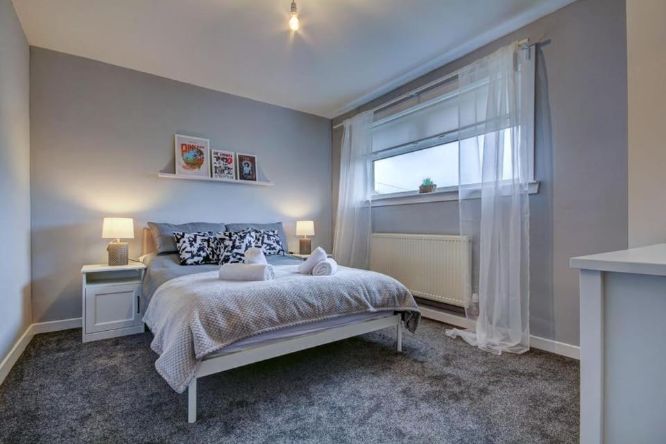 Bed, Photo of the whole room, Bedroom