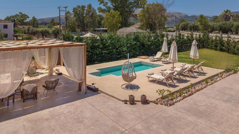 Property building, Day, Natural landscape, Garden view, Swimming pool, sunbed