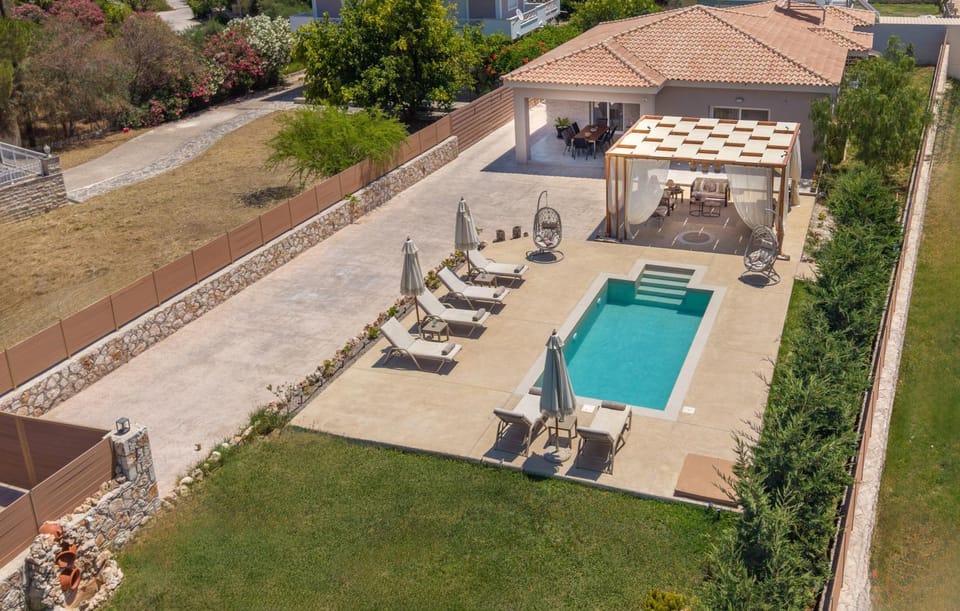 Property building, Natural landscape, Garden, Garden view, Pool view, Swimming pool, sunbed
