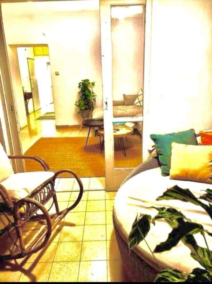 כפר בלב העיר ליד הים המיקום המושלם בתל אביב Apartment in Tel Aviv-Yafo