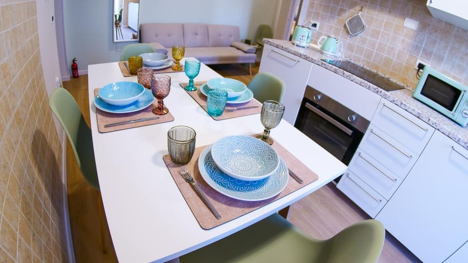 Kitchen or kitchenette, Dining area, dishwasher, minibar, pet friendly, stove, toaster