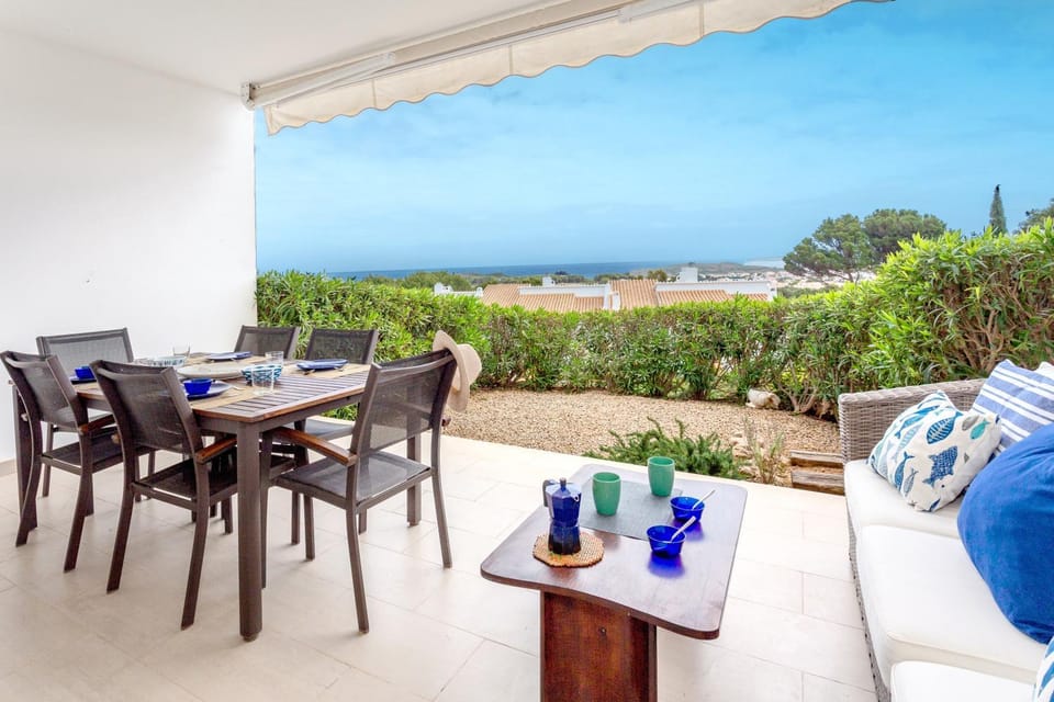 Property building, Balcony/Terrace, Living room