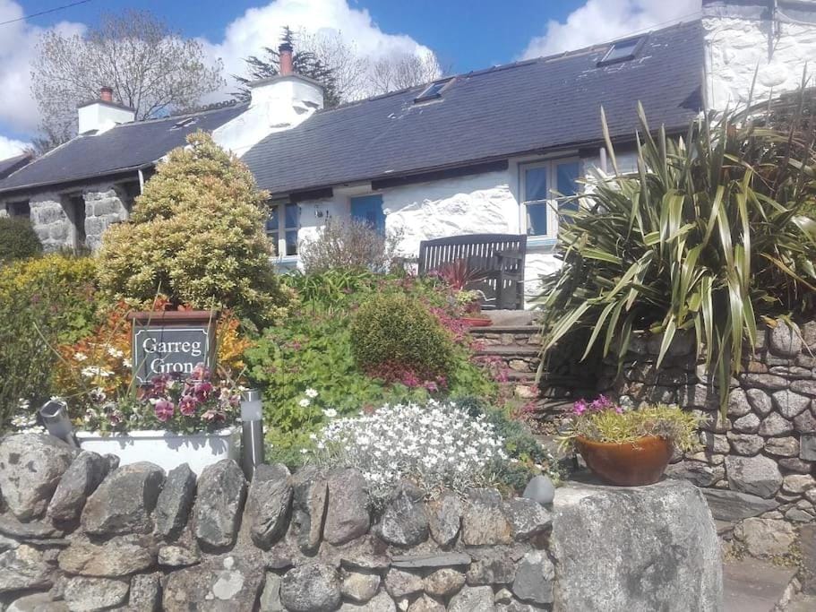 Traditional stone cottage with sea views in Snowdonia National Park House in Wales