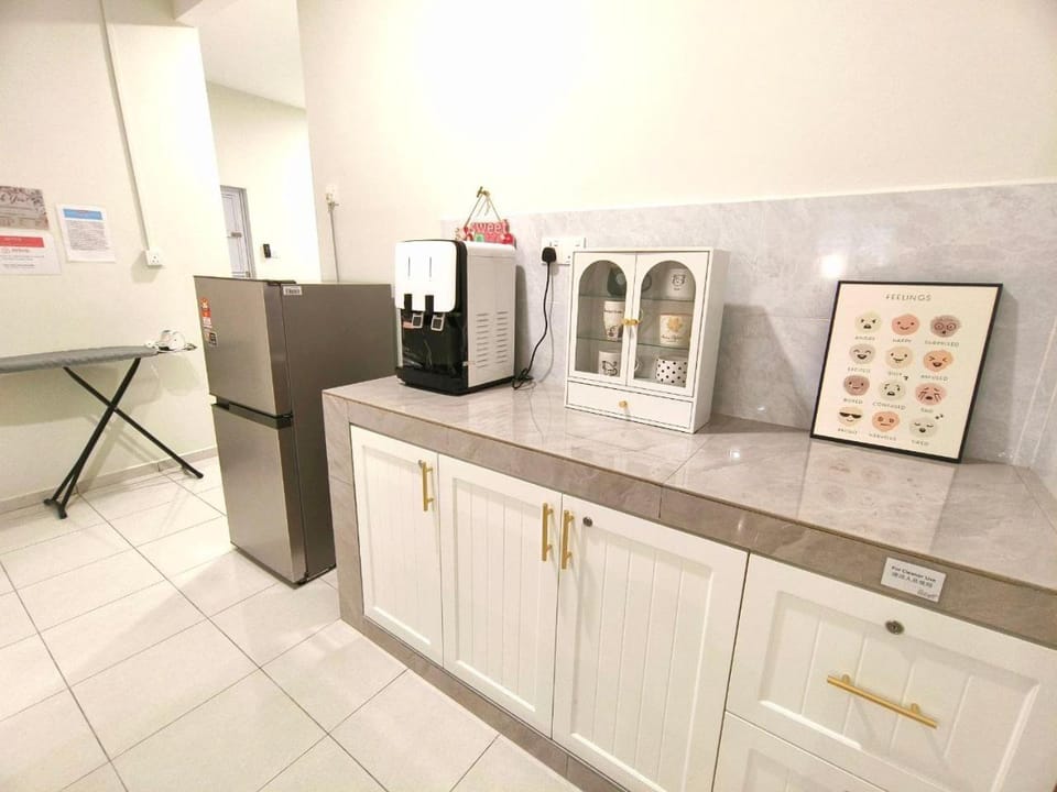 Cozy Batu 4-Game, Neflix, Water Dispenser House in Johor