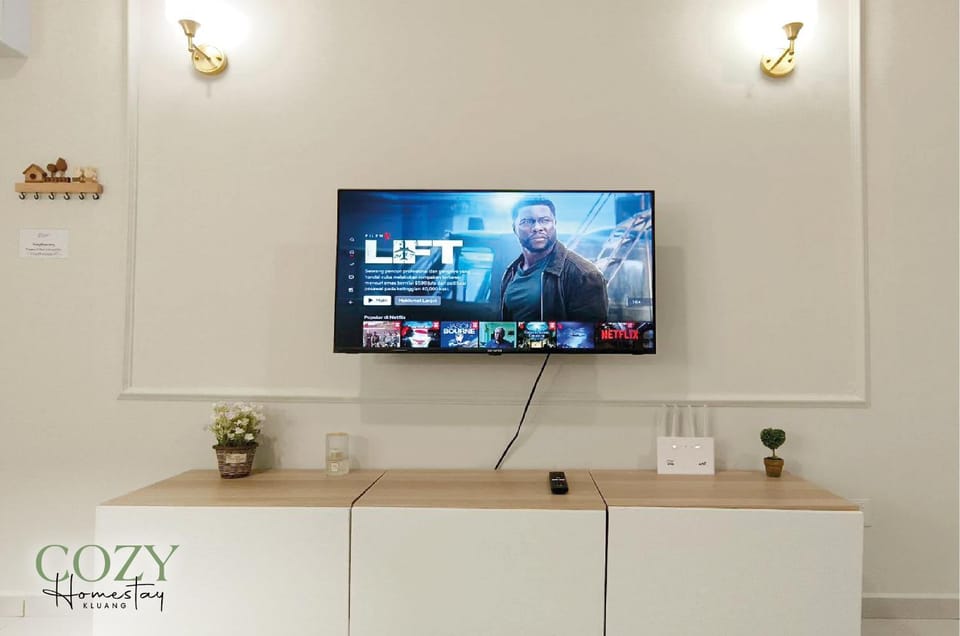 Cozy Batu 4-Game, Neflix, Water Dispenser House in Johor