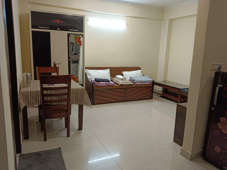 Bed, Living room, Photo of the whole room, Seating area, Bedroom