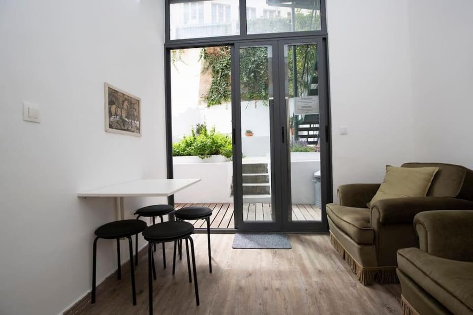 Vintage Apartment w/ Terrace Apartment in Lisbon