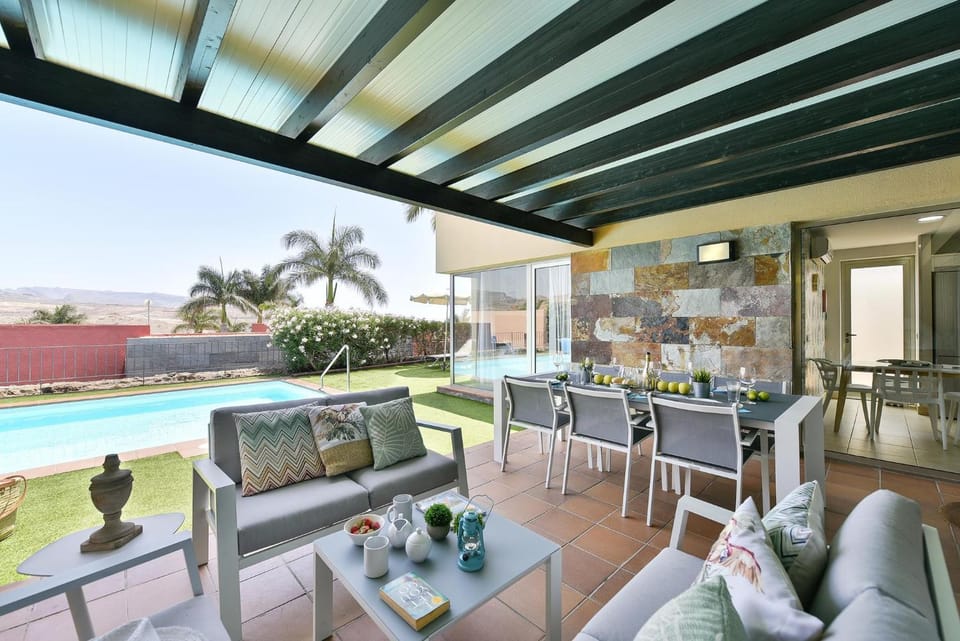 Garden, Balcony/Terrace, Living room, Dining area, Pool view
