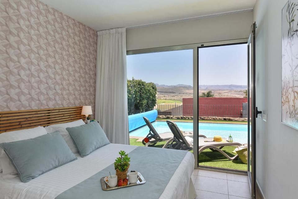 Bed, Balcony/Terrace, Bedroom, Pool view, sunbed