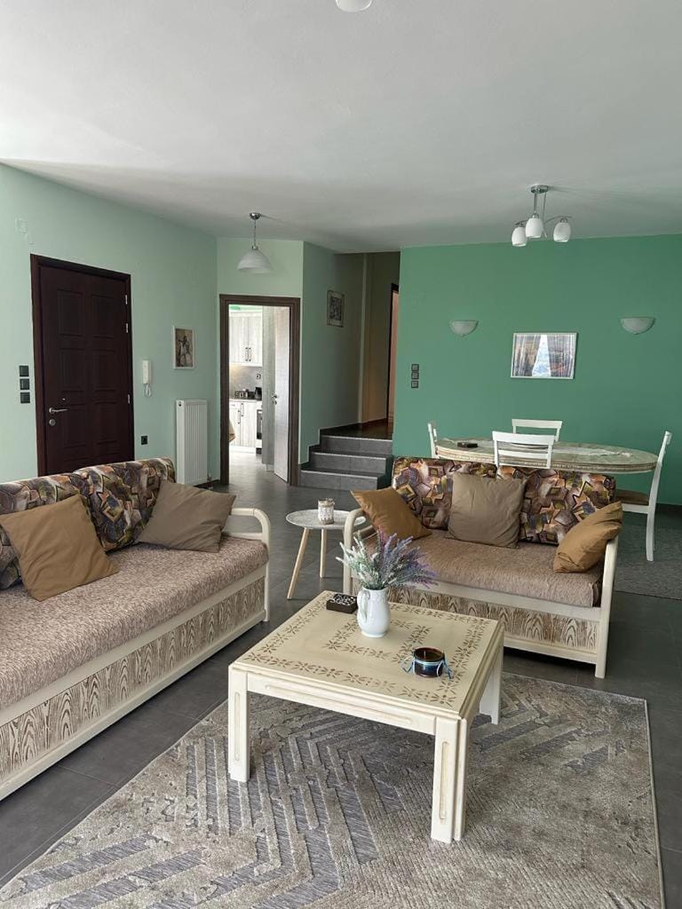 TV and multimedia, Living room, Seating area, locker