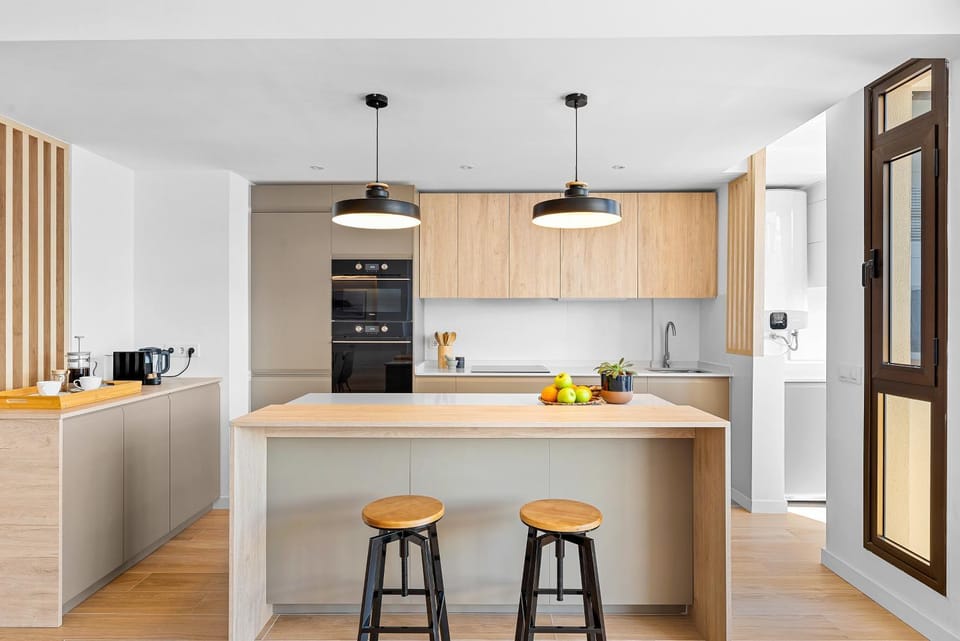 Dining area, kitchen