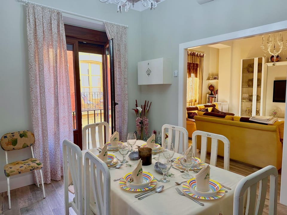 Living room, Dining area