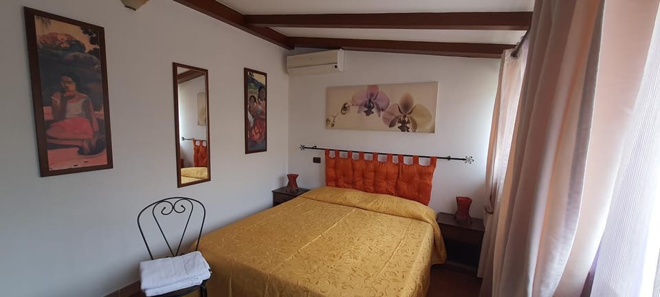 TV and multimedia, Bedroom, Inner courtyard view, air conditioner