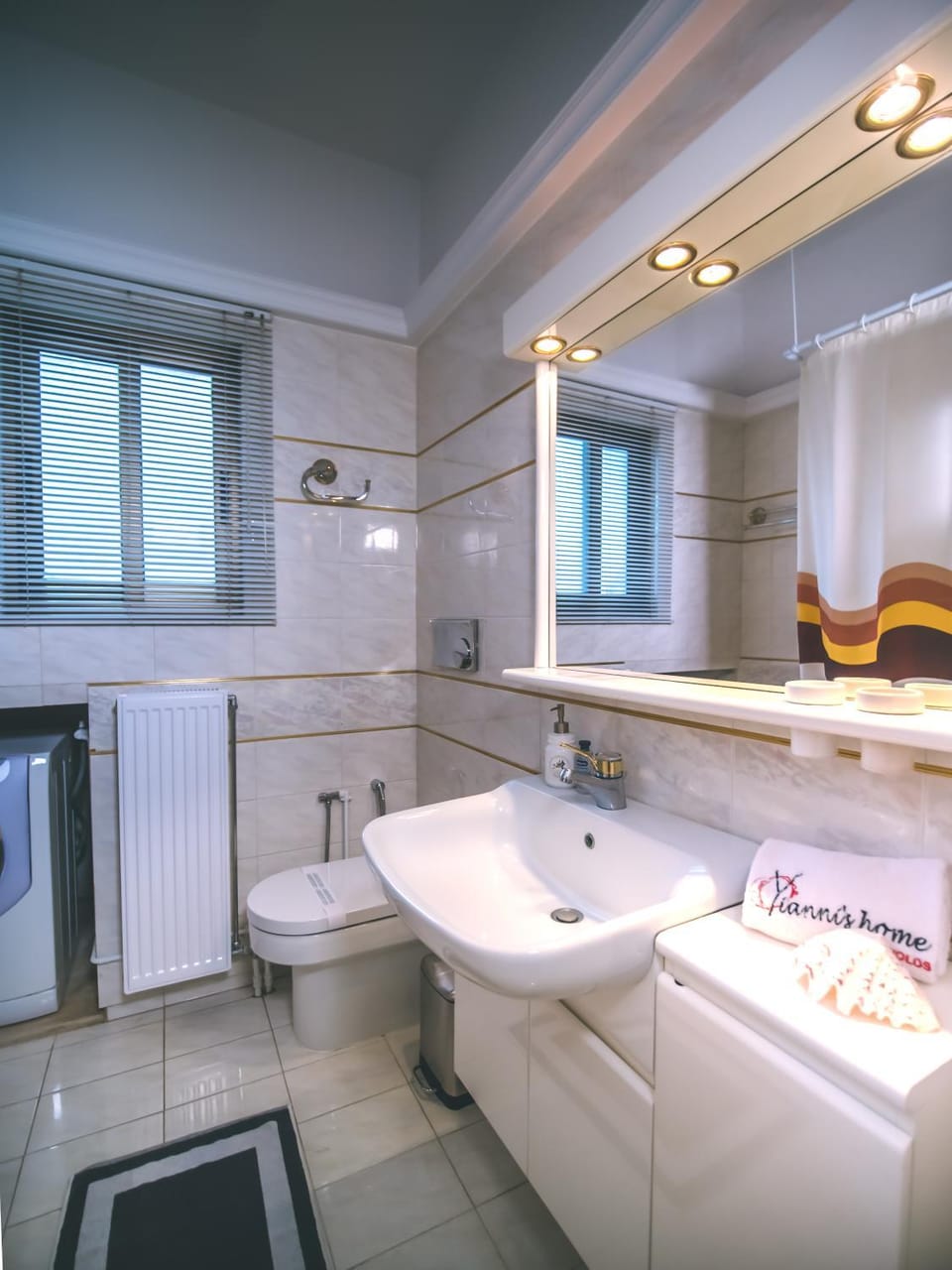 Toilet, Bathroom, towels