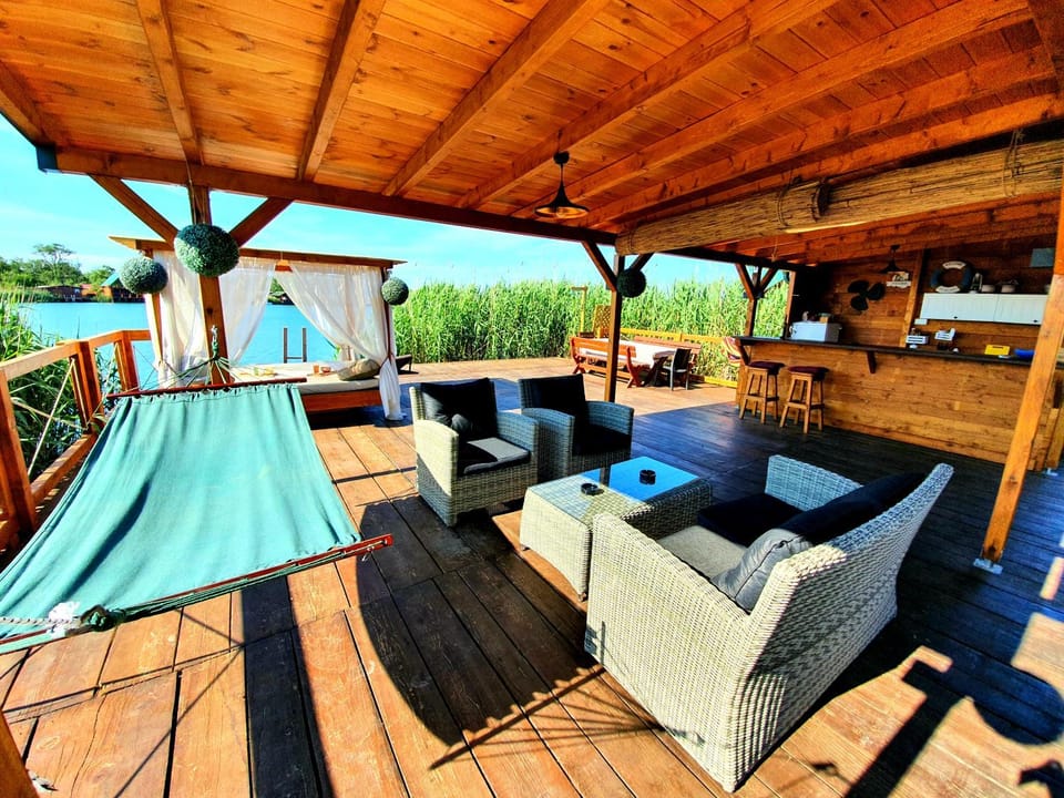 View (from property/room), Balcony/Terrace, River view
