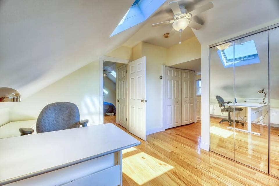 Family Home near NY Beach - Private Workspace House in Glen Head