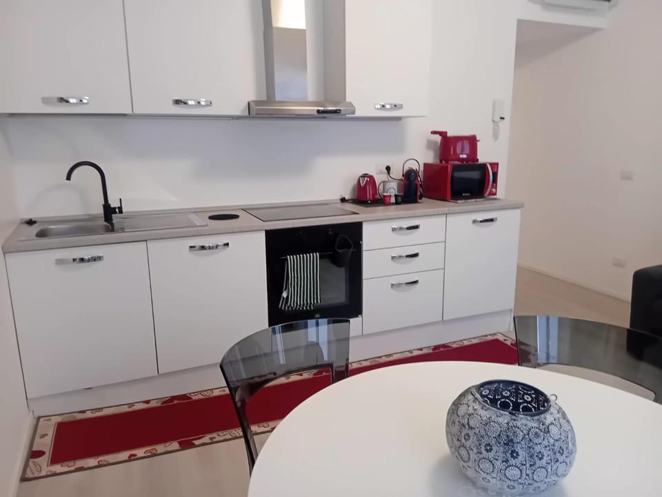 100 passi dal Lago, history apartment piazza Roma by Revenue House Apartment in Como