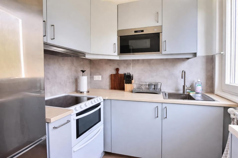 Kitchen or kitchenette, oven, stove