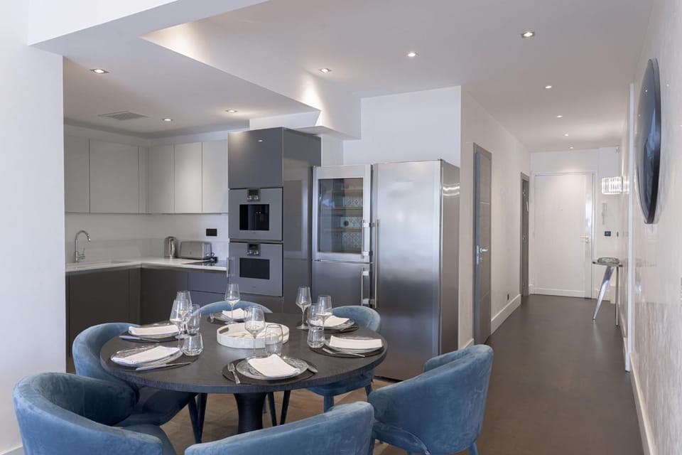 Kitchen or kitchenette, Living room, Dining area