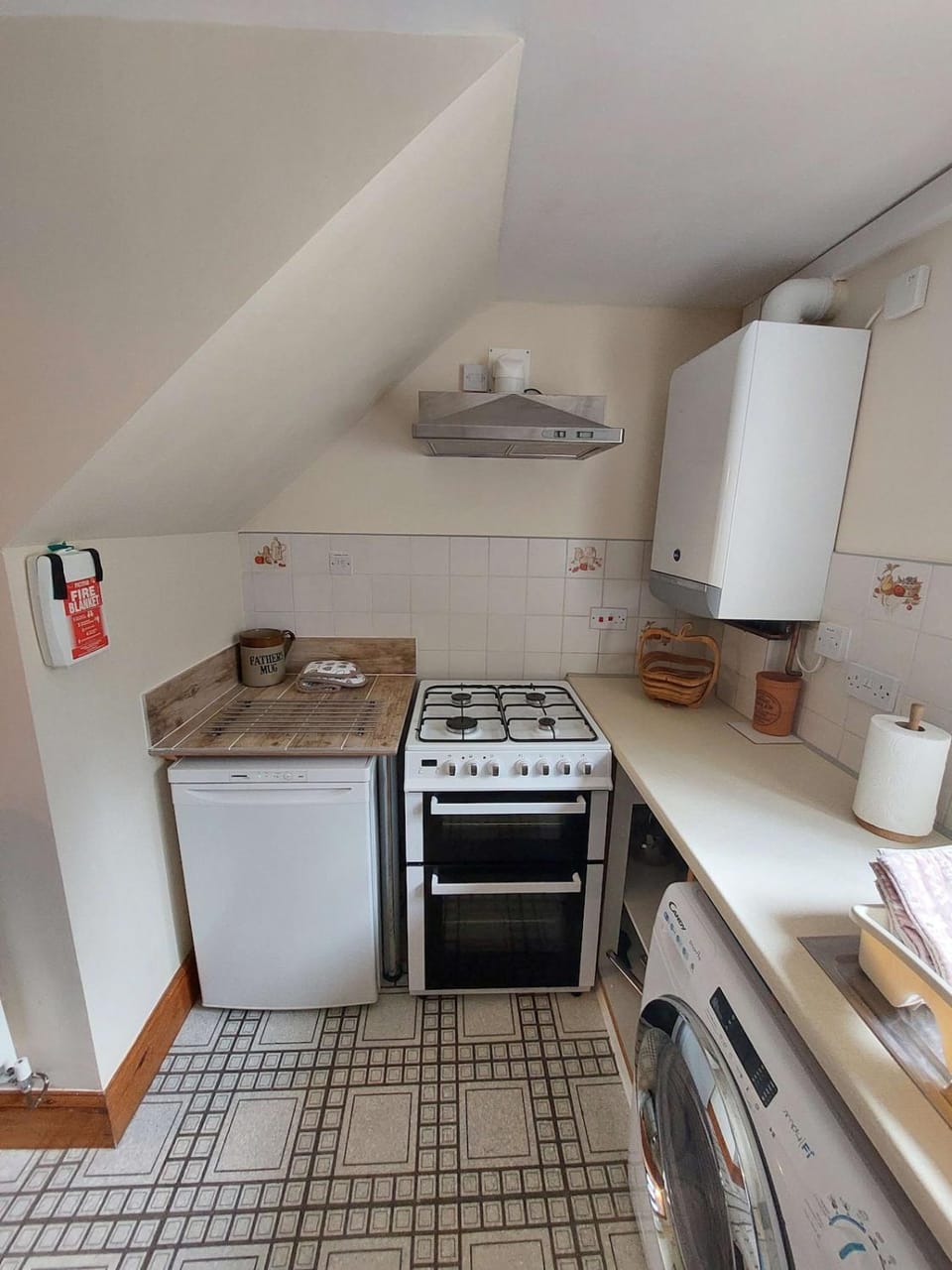 Kitchen or kitchenette, oven, stove, washing machine