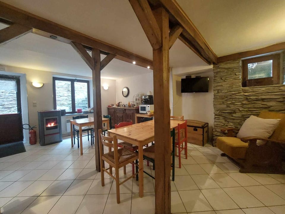Restaurant/places to eat, Communal lounge/ TV room, Communal lounge/ TV room, TV and multimedia, Seating area, Dining area, Breakfast, Internal: Not applicable to any particular room
