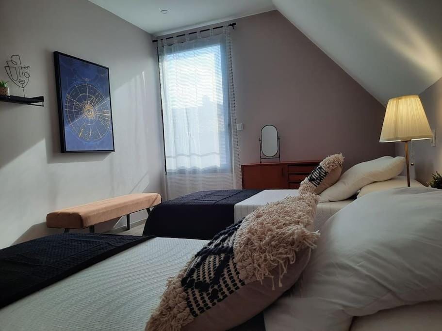 Bed, Photo of the whole room, Bedroom