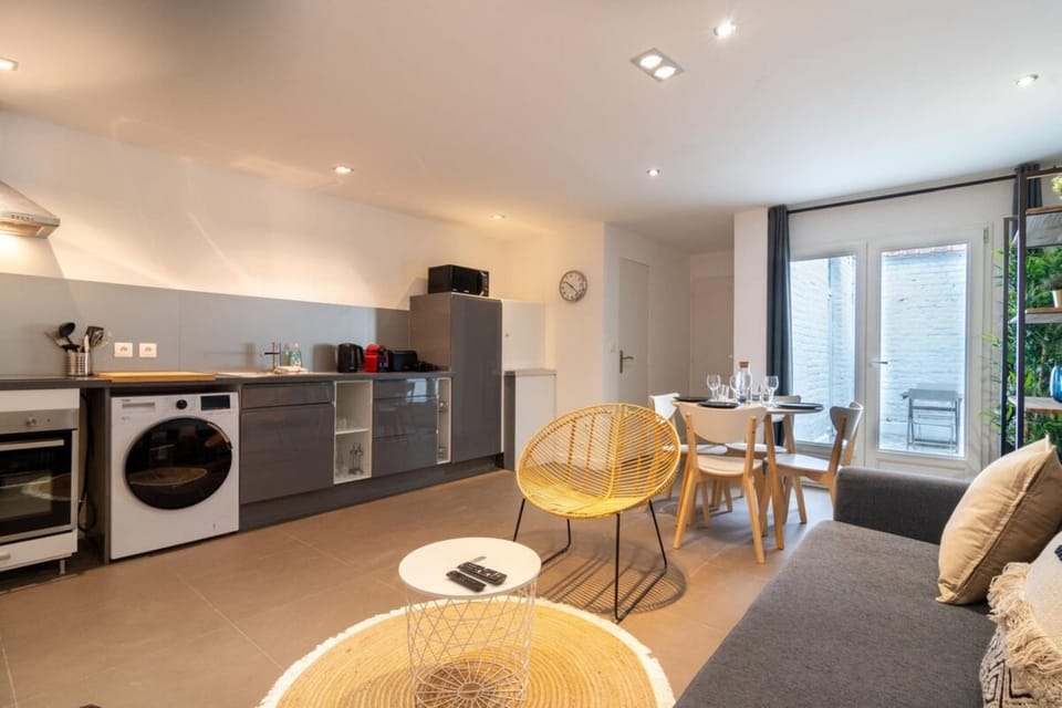 Tourcoing equipped apartment with terrace Apartment in Hauts-de-France