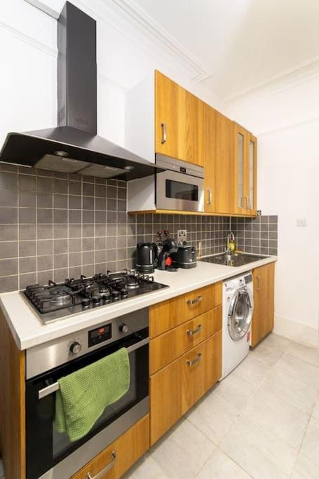 Kitchen or kitchenette, minibar, pet friendly, stove, toaster
