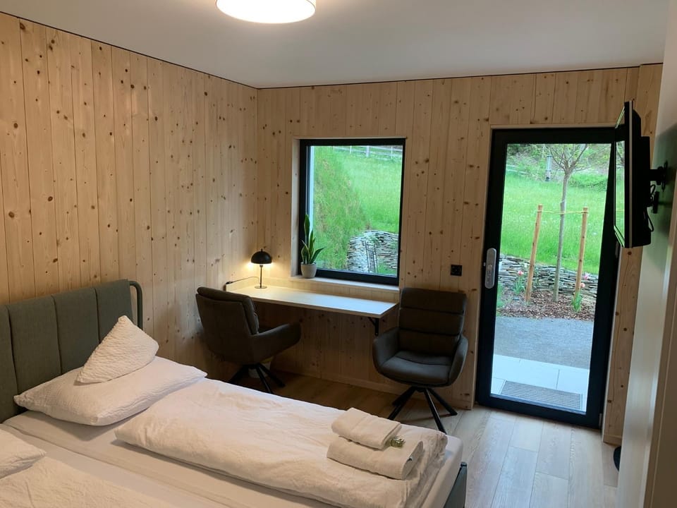 Bed, Photo of the whole room, Bedroom, towels