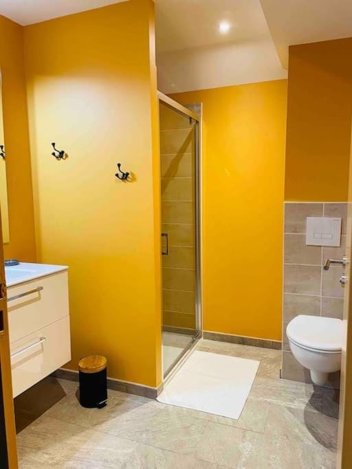 Shower, Toilet, Bathroom