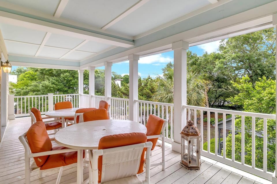 AV15-42: 15 42nd Avenue House in Isle of Palms