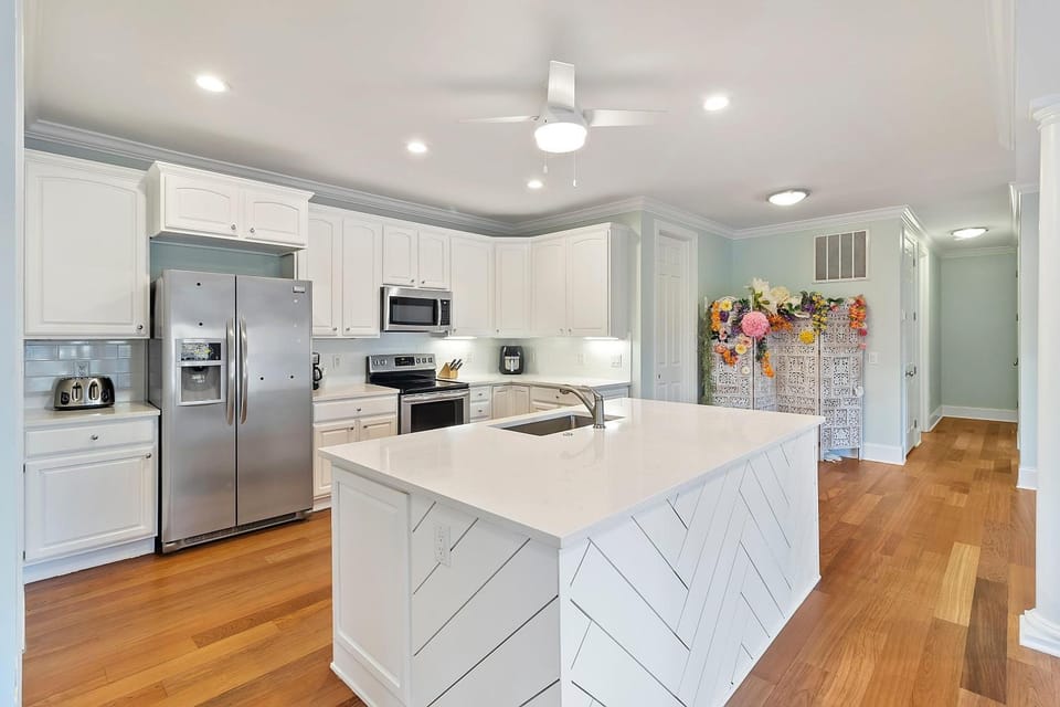AV15-42: 15 42nd Avenue House in Isle of Palms