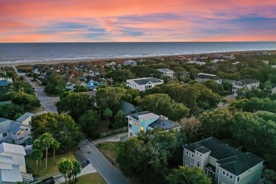 AV15-42: 15 42nd Avenue House in Isle of Palms