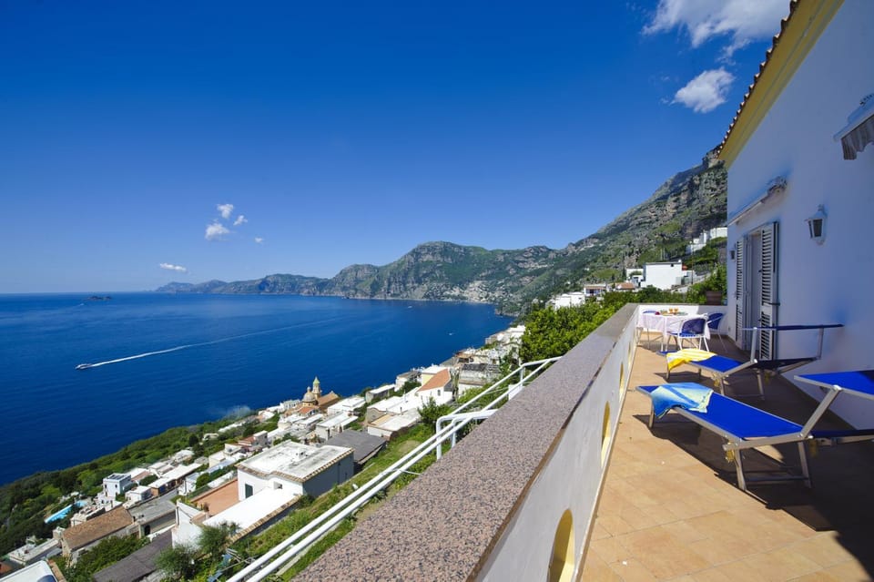 Facade/entrance, Balcony/Terrace