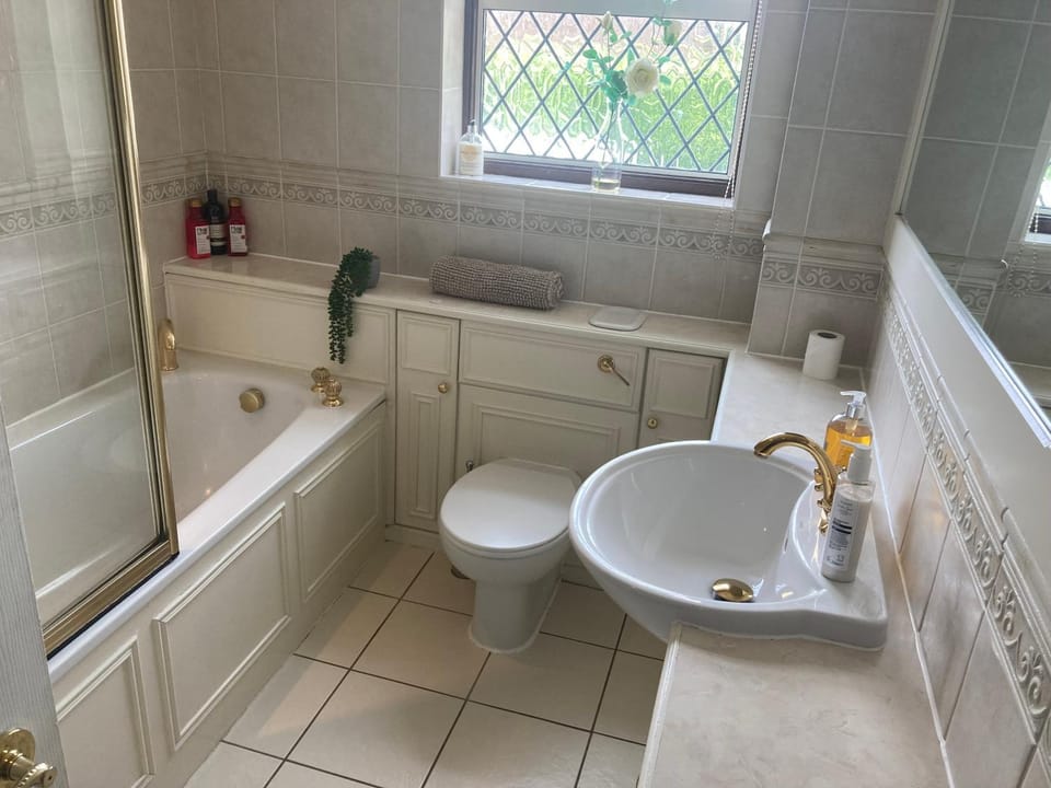 Bluebelle- Private room in family home- sleeps up to 5 Vacation rental in Maidenhead