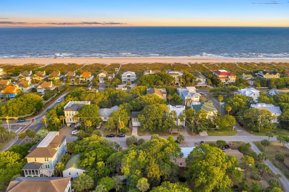 CM4005: 4005 Cameron Blvd. House in Isle of Palms