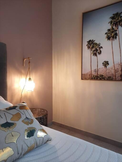 Bed, Photo of the whole room, Decorative detail