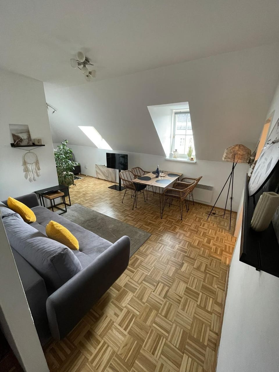 TV and multimedia, Living room, Seating area