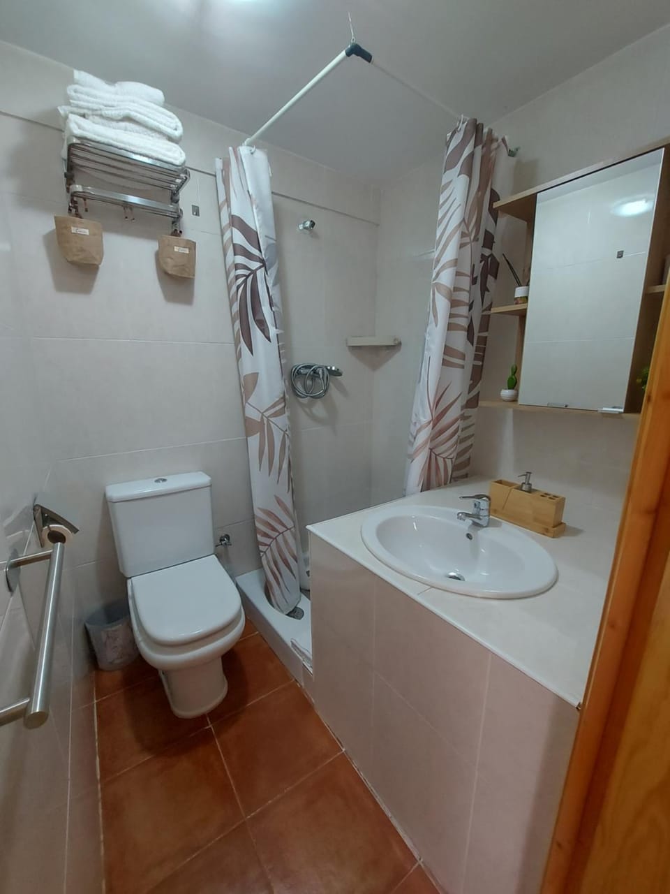 Shower, Toilet, Bathroom, towels