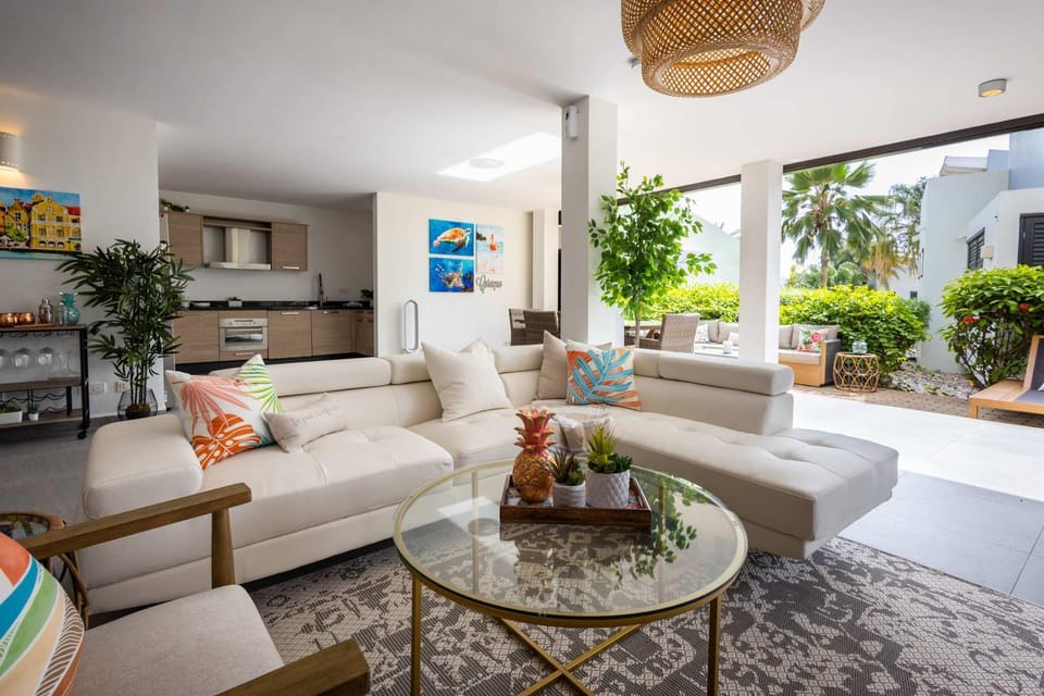 Patio, Kitchen or kitchenette, Living room, Seating area, Dining area
