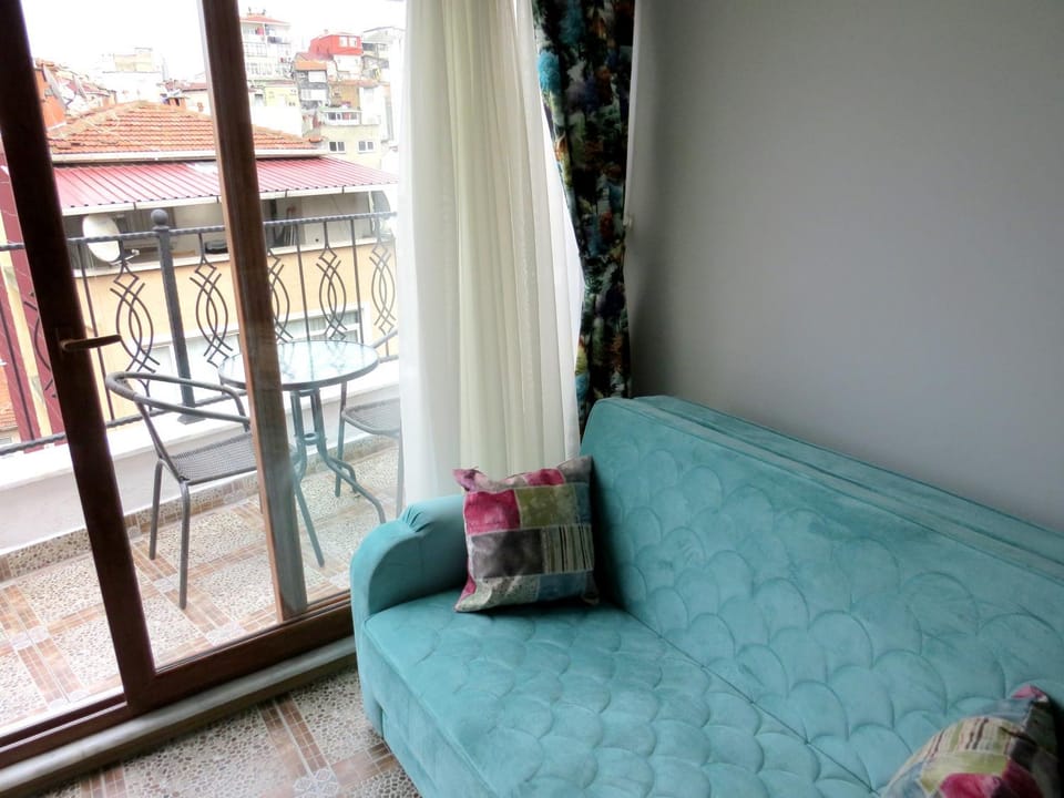 Balcony/Terrace, Living room