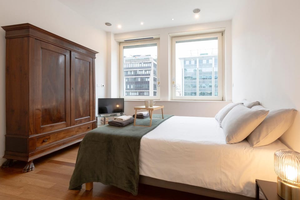 Property building, TV and multimedia, Photo of the whole room, Bedroom, wardrobe
