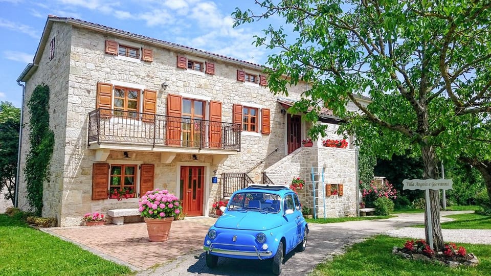 Property building, Day, Neighbourhood, Garden, Parking