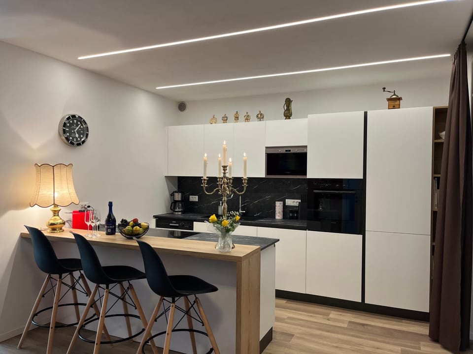 Coffee/tea facilities, Kitchen or kitchenette, Dining area, dishwasher, minibar, oven, pet friendly, stove, toaster