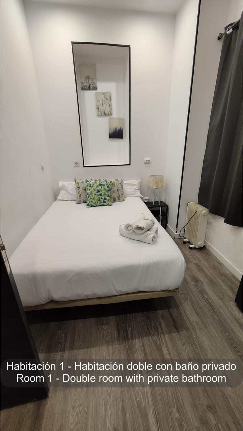 Bed, Photo of the whole room, towels