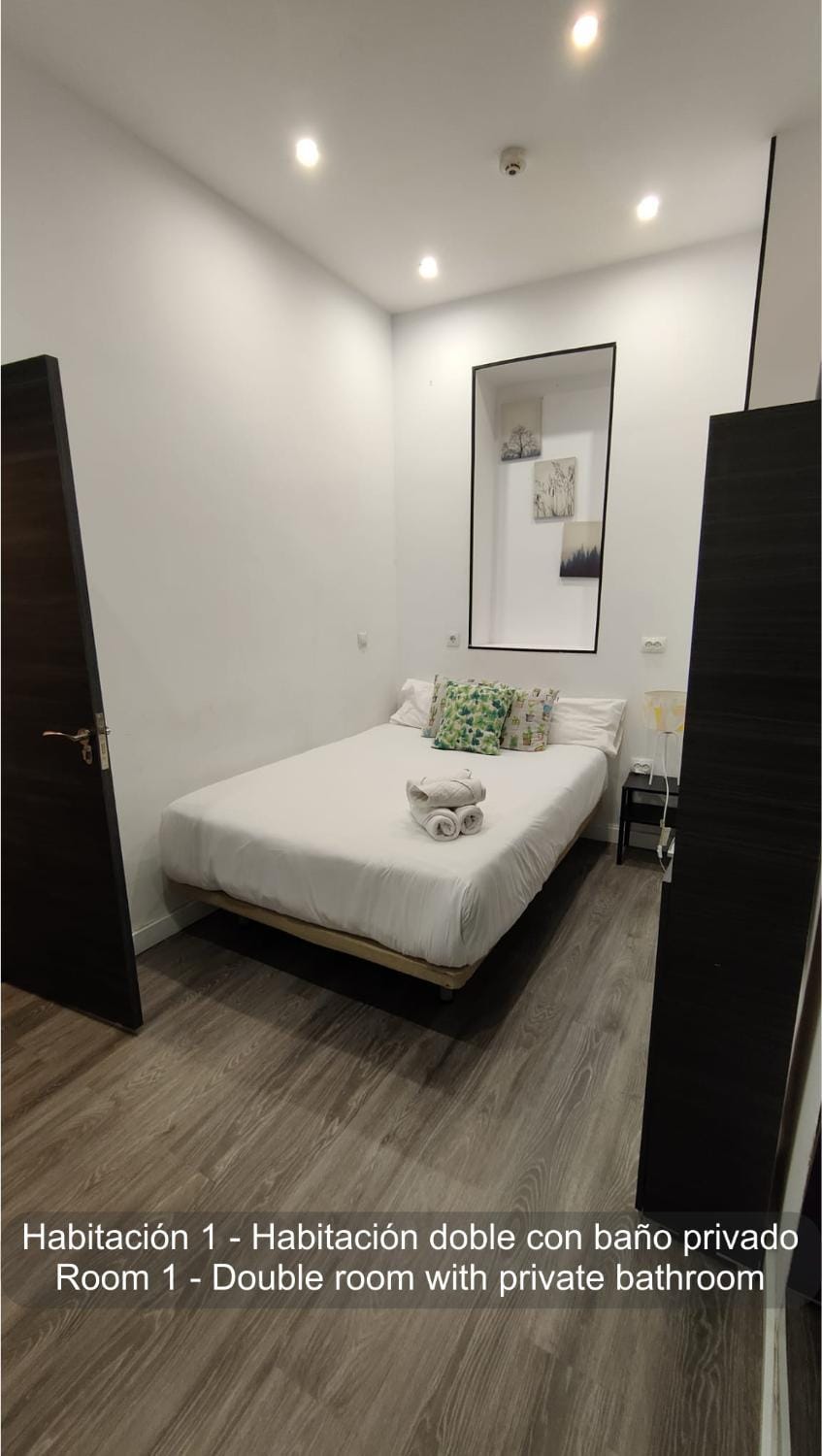 Bed, Photo of the whole room, Bedroom