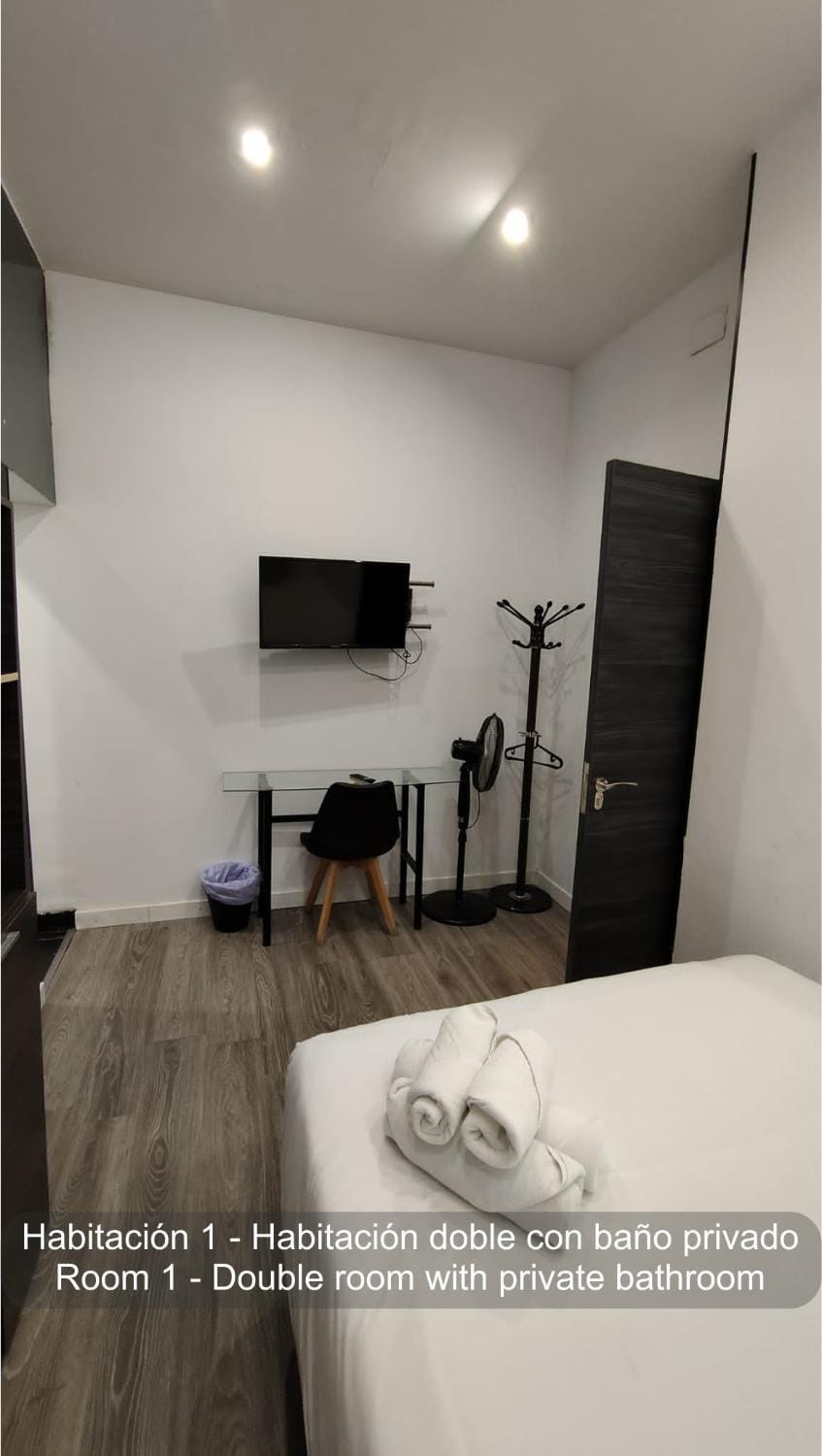 Communal lounge/ TV room, Bed, Bathroom, TV and multimedia, Photo of the whole room, Bedroom, internet, towels