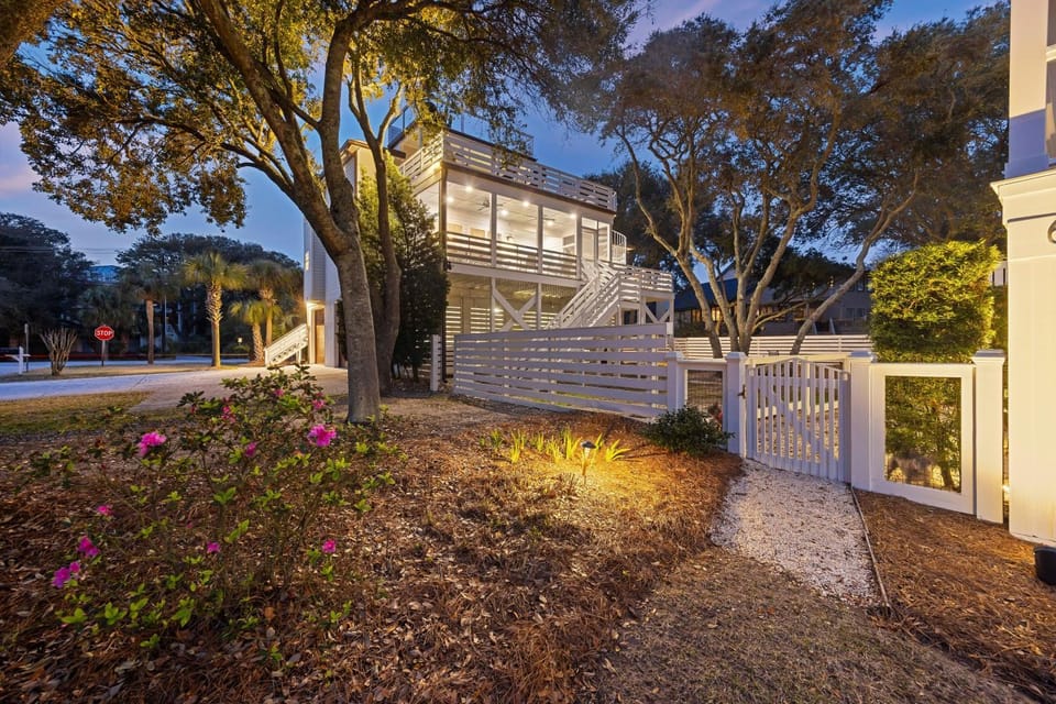 AV8-53: 8 53rd Avenue House in Isle of Palms