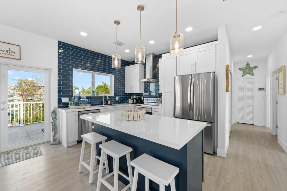 Kitchen or kitchenette, Dining area, dishwasher, minibar, pet friendly, stove