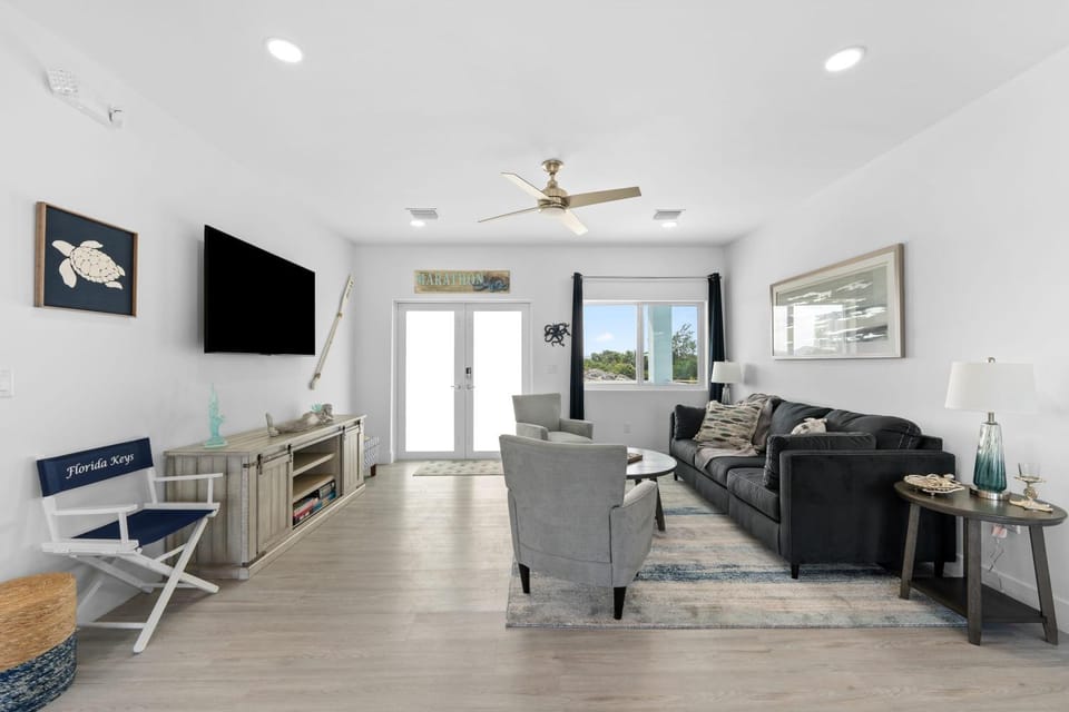 Communal lounge/ TV room, TV and multimedia, Living room, Seating area, Dining area, Evening entertainment, fireplace